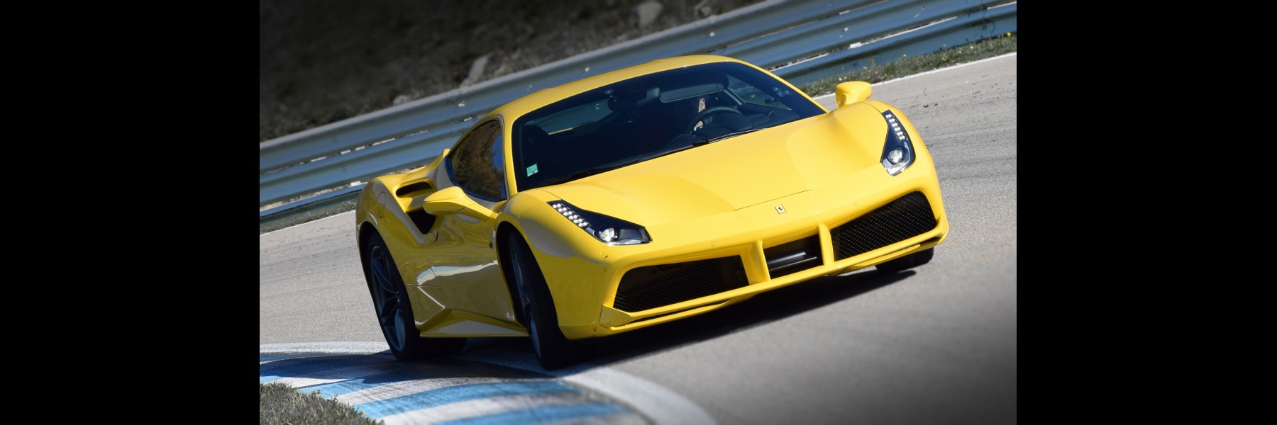 Stage de pilotage Ferrari 488 GTB + Mercedes AMG GT R au Circuit du Laquais Stage de pilotage Ferrari 488 GTB + Mercedes AMG GT R au Circuit du Laquais