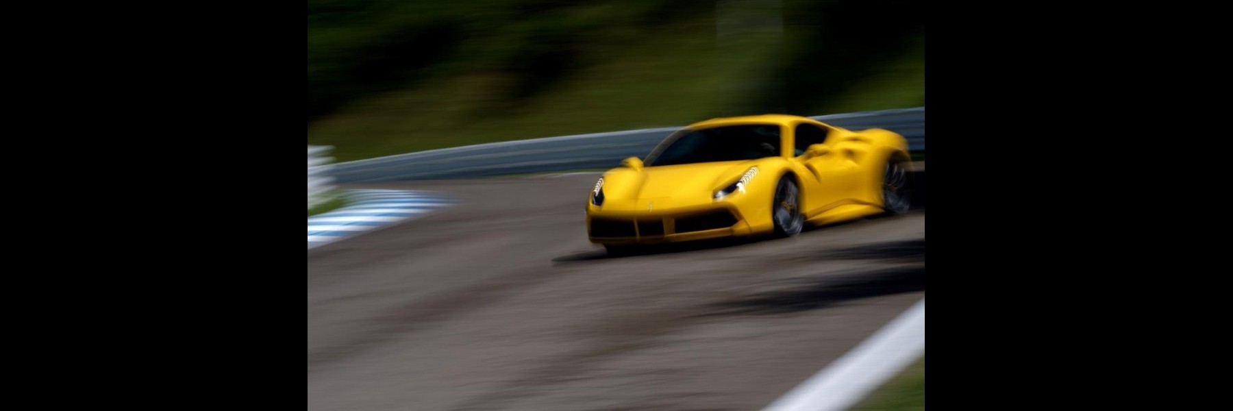 Stage de pilotage Ferrari 488 GTB + Mercedes AMG GT R au Circuit du Laquais Stage de pilotage Ferrari 488 GTB + Mercedes AMG GT R au Circuit du Laquais