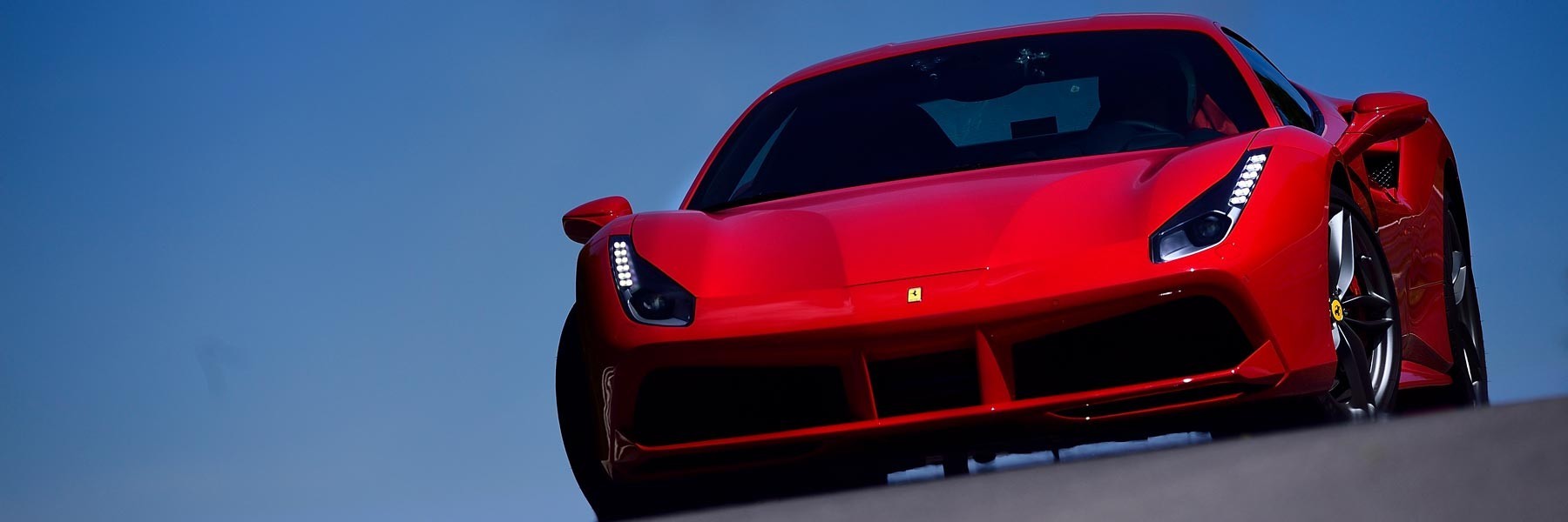 Pilotez une Ferrari 488 GTB et une Aston Martin Vantage ! Offrez un bon cadeau valable 1 an sur le Circuit du Laquais. Pilotez une Ferrari 488 GTB et une Aston Martin Vantage ! Offrez un bon cadeau valable 1 an sur le Circuit du Laquais.