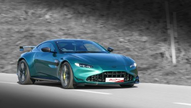 Stage de pilotage Aston Martin Vantage F1® Edition au Circuit du Laquais. Offrez un bon cadeau valable 1 an.