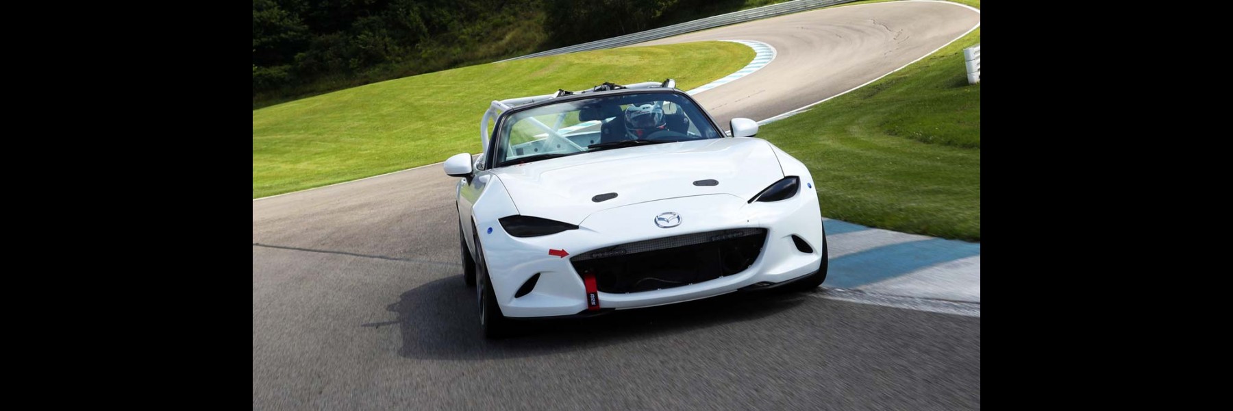 Offrez un stage pilotage Mazda Mx-5 CUP au Circuit du Laquais. Bon cadeau pilotage valable 1 an.