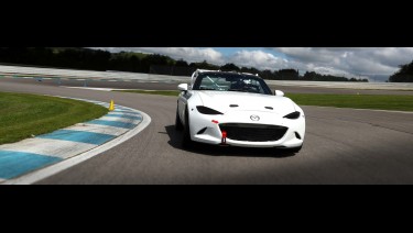 Offrez un stage pilotage Mazda Mx-5 CUP au Circuit du Laquais. Bon cadeau pilotage valable 1 an.