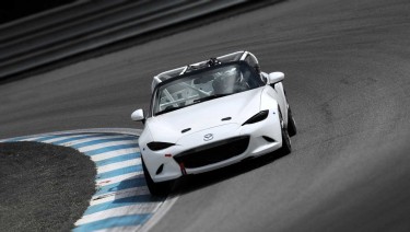 Offrez un stage pilotage 1/2 journée Mazda Mx-5 CUP au Circuit du Laquais. Bon cadeau pilotage valable 1 an.