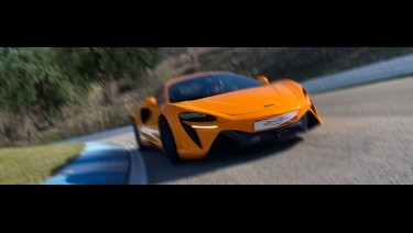 Stage de pilotage McLaren Artura au Circuit du Laquais. Offrez un bon cadeau pilotage.
