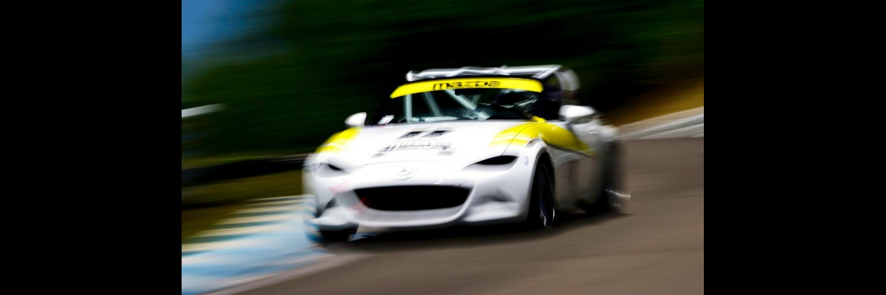 Offrez un stage pilotage Mazda Mx-5 CUP au Circuit du Laquais. Bon cadeau pilotage valable 1 an.