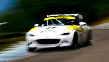 Offrez un stage pilotage Mazda Mx-5 CUP au Circuit du Laquais. Bon cadeau pilotage valable 1 an.