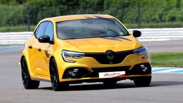 Stage coaching pilotage au volant de la Mégane 4 RS au Circuit du Laquais. Offrez un coffret cadeau pour piloter.