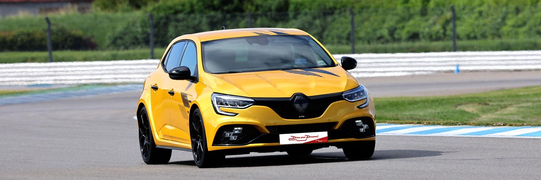 Stage coaching pilotage au volant de la Mégane 4 RS au Circuit du Laquais. Offrez un coffret cadeau pour piloter. Stage coaching pilotage au volant de la Mégane 4 RS au Circuit du Laquais. Offrez un coffret cadeau pour piloter.