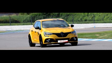 Stage coaching pilotage au volant de la Mégane 4 RS au Circuit du Laquais. Offrez un coffret cadeau pour piloter.