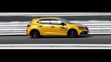 Stage coaching pilotage au volant de la Mégane 4 RS au Circuit du Laquais. Offrez un coffret cadeau pour piloter.