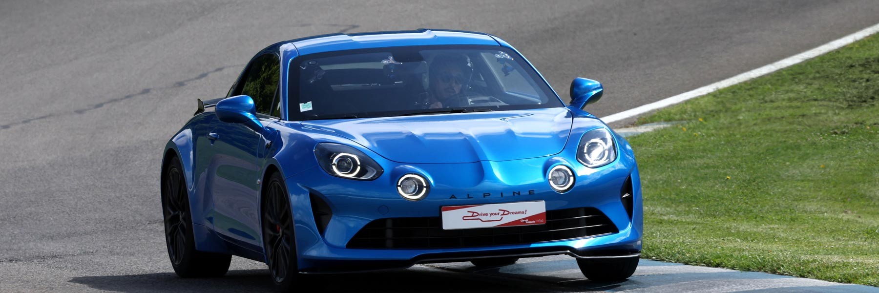 Pilotez une Alpine A110 su Circuit du Laquais avec un coaching pilotage ! Offrez un coffret cadeau pour piloter sur Circuit. Pilotez une Alpine A110 su Circuit du Laquais avec un coaching pilotage ! Offrez un coffret cadeau pour piloter sur Circuit.