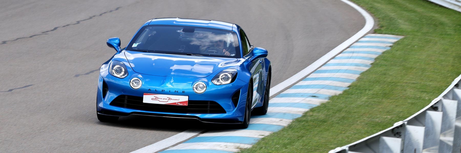 Pilotez une Alpine A110 su Circuit du Laquais avec un coaching pilotage ! Offrez un coffret cadeau pour piloter sur Circuit. Pilotez une Alpine A110 su Circuit du Laquais avec un coaching pilotage ! Offrez un coffret cadeau pour piloter sur Circuit.
