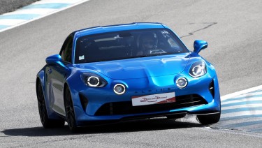 Stage de pilotage Alpine A110S au Circuit du Laquais. Offrez un bon cadeau pour piloter sur le circuit du Laquais.