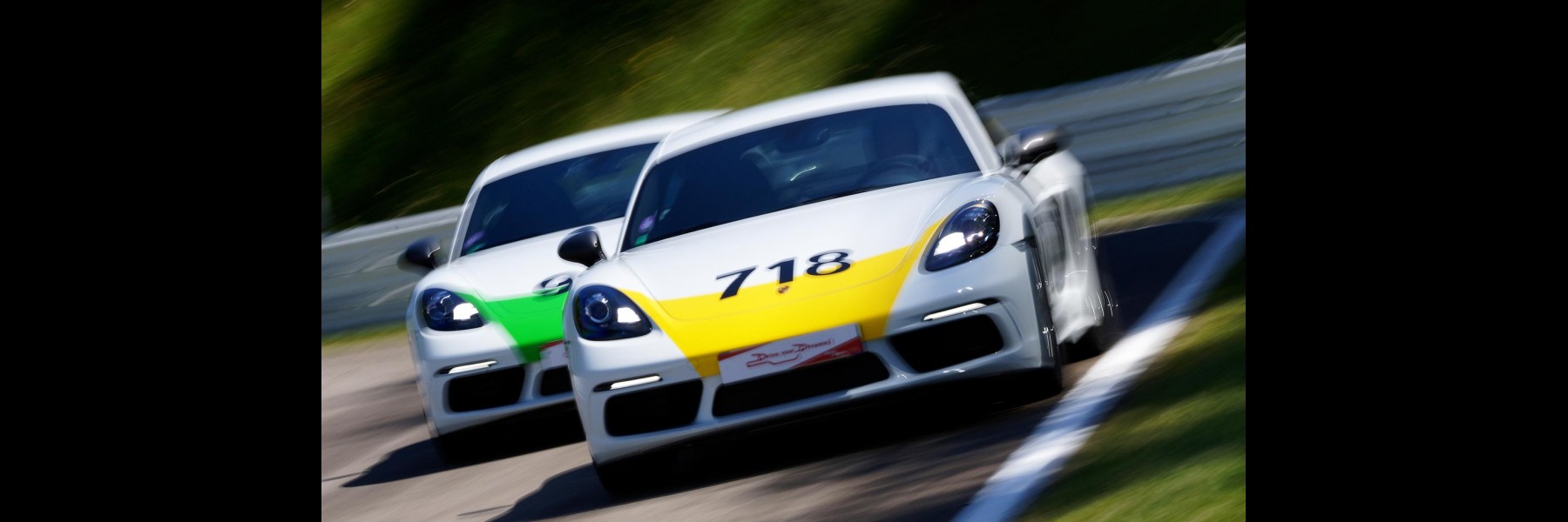 Offrez un stage de pilotage au Circuit du Laquais au volant d'une Porsche Cayman 718T.