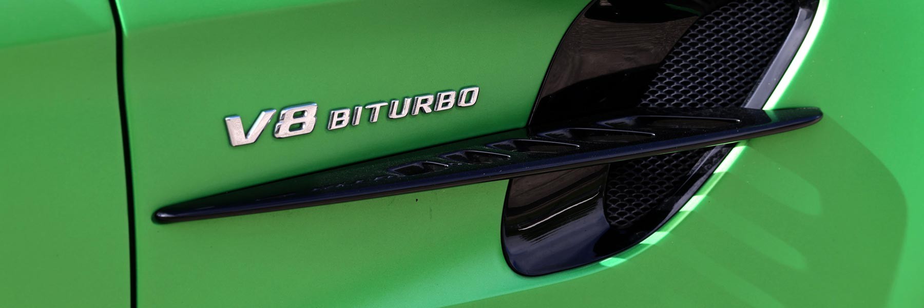 Offrez un bon cadeau pilotage au volant de la magnifique Mercedes AMG GTR sur la piste du Circuit du Laquais. Offrez un bon cadeau pilotage au volant de la magnifique Mercedes AMG GTR sur la piste du Circuit du Laquais.