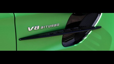 Offrez un bon cadeau pilotage au volant de la magnifique Mercedes AMG GTR sur la piste du Circuit du Laquais.