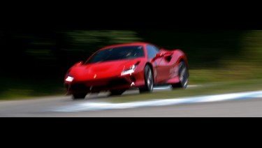 Stage de pilotage Ferrari F8 Tributo + Porsche 911 Carrera S. Offrez un bon cadeau pour piloter sur le Circuit du Laquais.