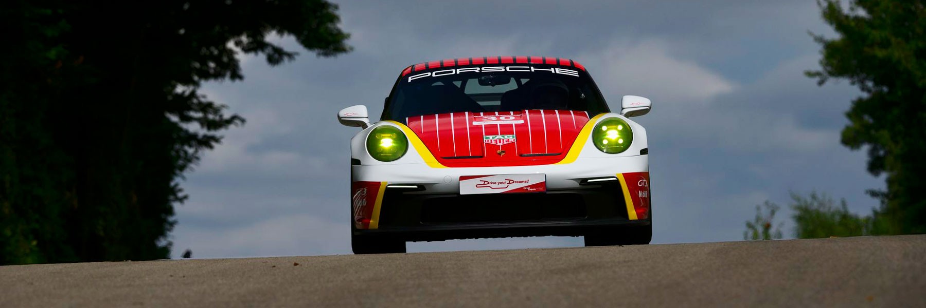 Baptême passager Porsche 911 GT3, offrez un bon cadeau au Circuit du Laquais. Baptême passager Porsche 911 GT3, offrez un bon cadeau au Circuit du Laquais.