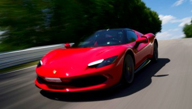 Stage de pilotage Ferrari 296 GTS au Circuit du Laquais. Offrez un bon cadeau pour pilotage sur circuit.