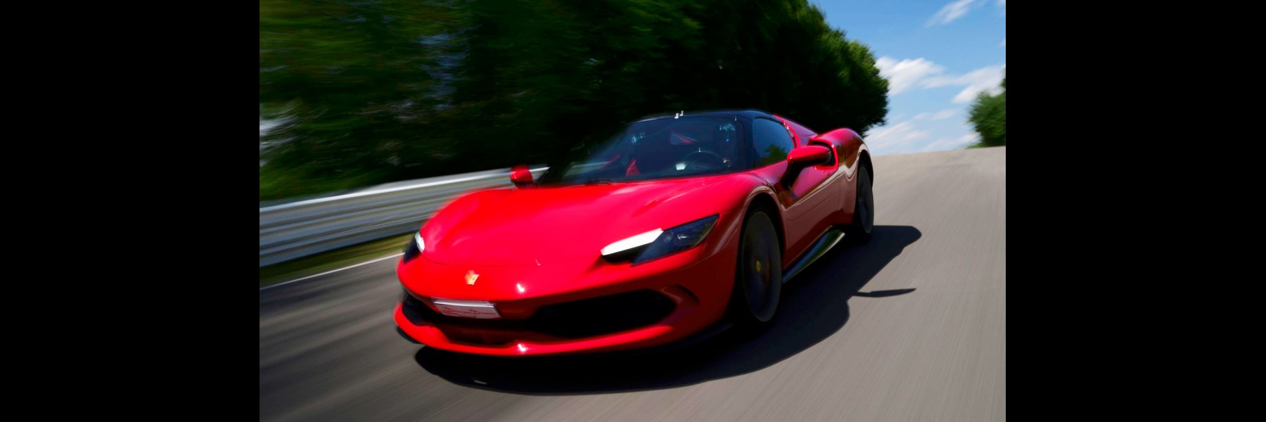 Stage de pilotage Ferrari 296 GTS au Circuit du Laquais. Offrez un bon cadeau pour pilotage sur circuit.