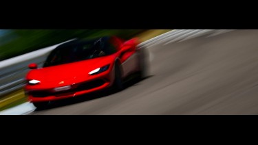 Stage de pilotage Ferrari 296 GTS au Circuit du Laquais. Offrez un bon cadeau pour pilotage sur circuit.