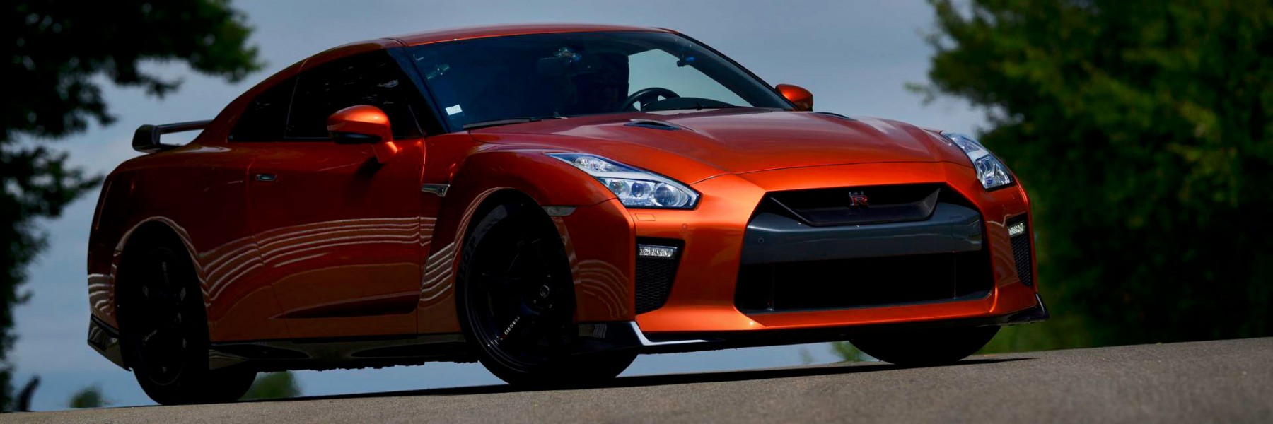 Stage de pilotage Aston Martin Vantage V8 + Nissan GT-R au Circuit du Laquais