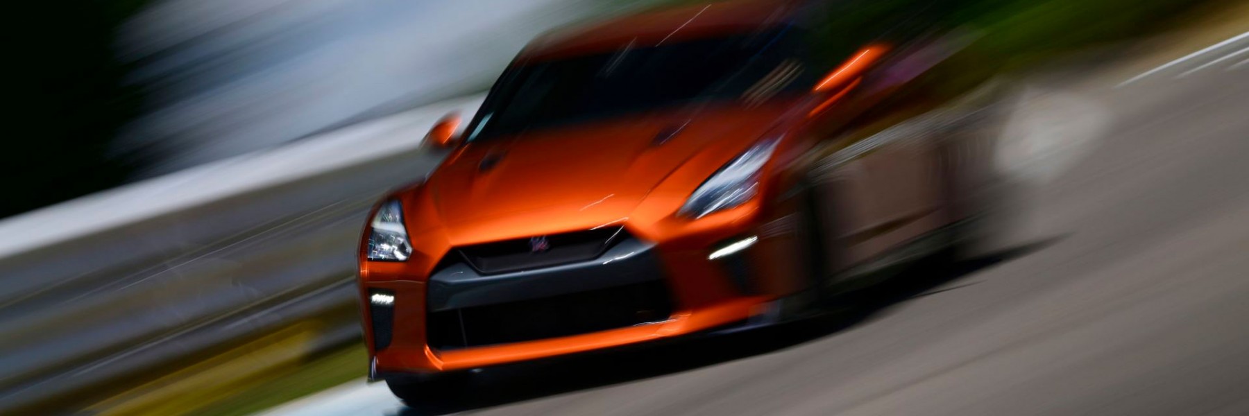 Stage de pilotage Aston Martin Vantage V8 + Nissan GT-R au Circuit du Laquais