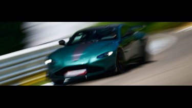 Stage de pilotage Aston Martin Vantage F1 Edition + Mercedes AMG GT R au Circuit du Laquais. Offrez un bon cadeau valable 1 an.