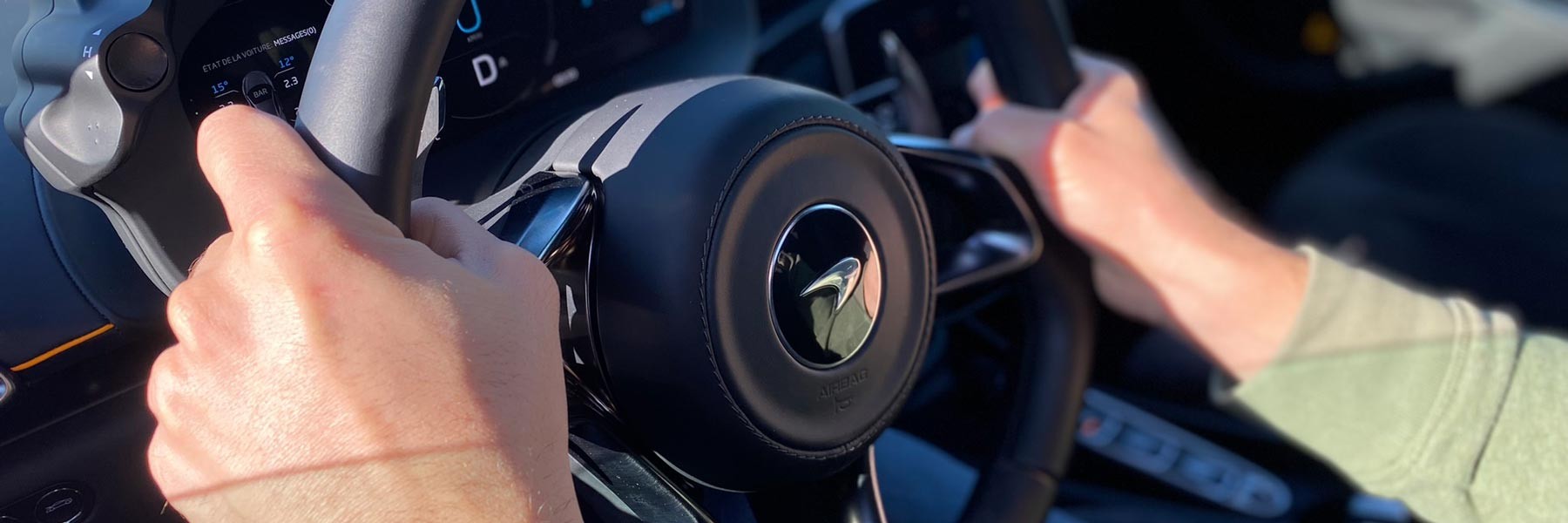 Stage de pilotage Aston Martin Vantage F1 Edition + MacLaren Artura au Circuit du Laquais. Offrez un bon cadeau valable 1 an.