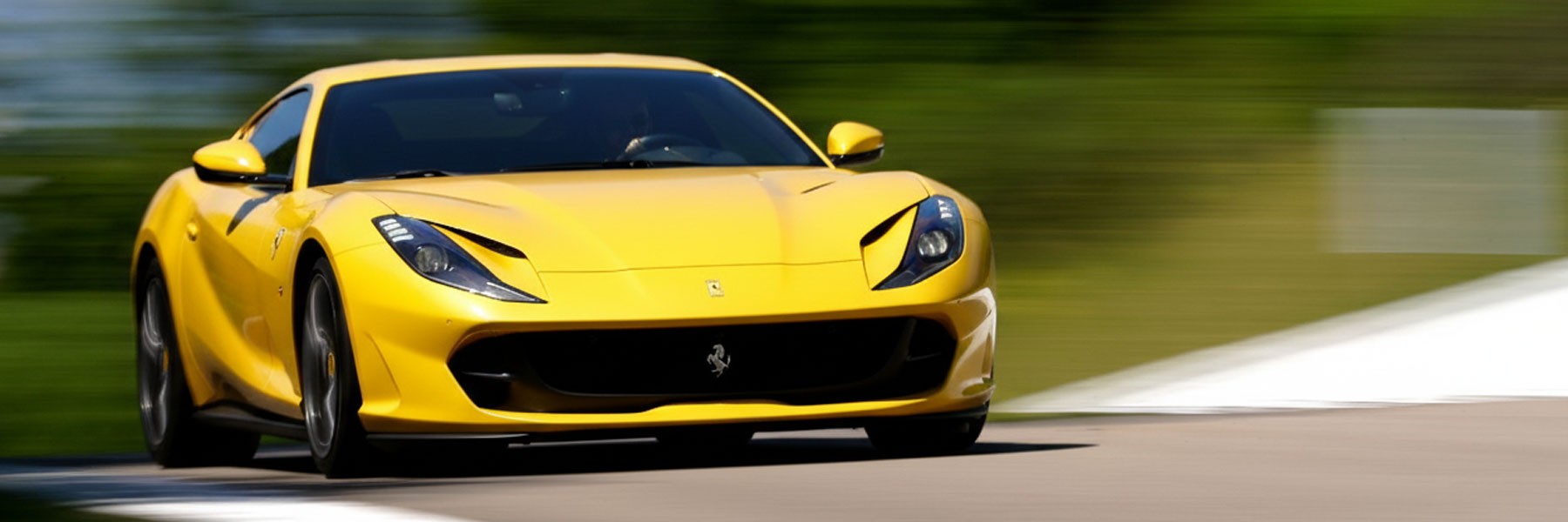 Stage de pilotage avec location d'une Ferrari 812 Superfast sur le circuit du Laquais.