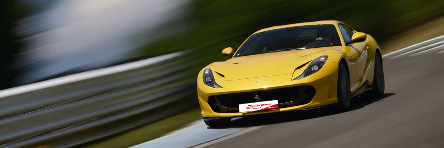 Stage de pilotage avec location d'une Ferrari 812 Superfast sur le circuit du Laquais.