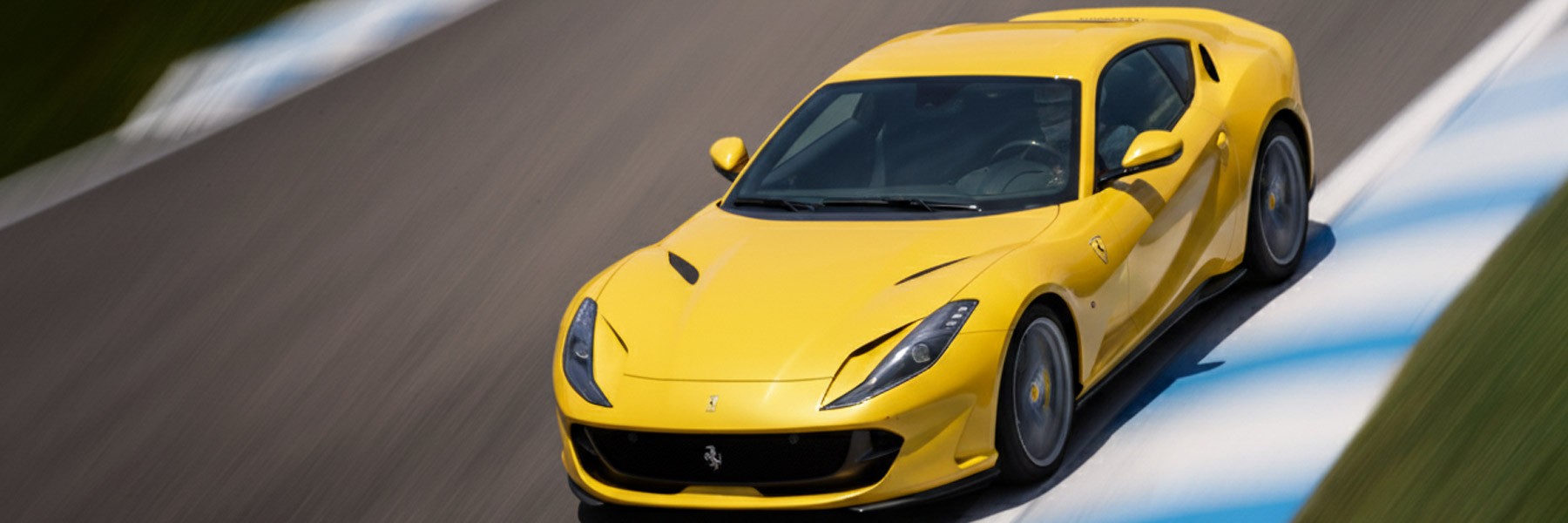 Stage de pilotage avec location d'une Ferrari 812 Superfast sur le circuit du Laquais.