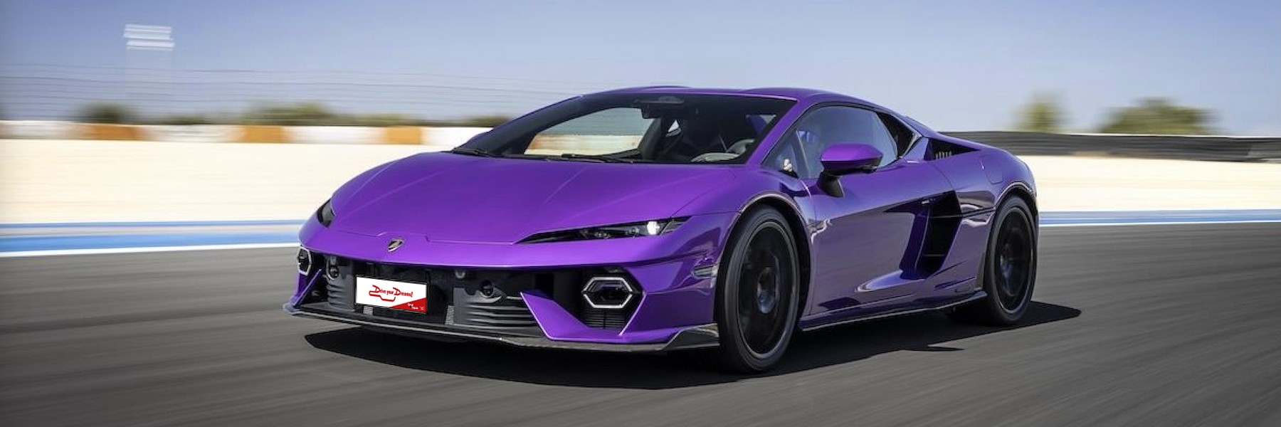 Pilotez notre Ferrari 296 GTS et une Lamborghini Temerario sur le Circuit du Laquais. Offrez un bon cadeau.