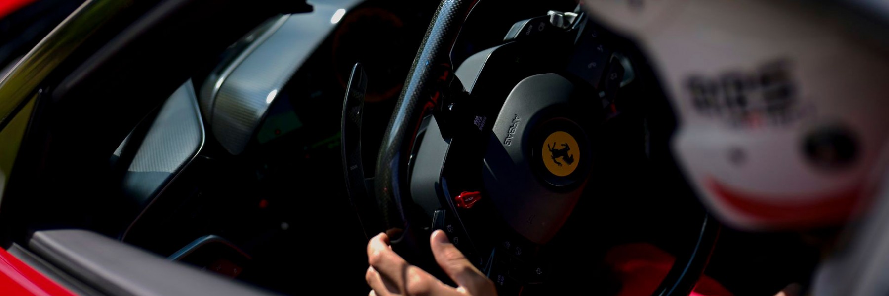 Offrez un stage de pilotage au Circuit du Laquais au volant d'une voiture d'exception la Ferrari Amalfi avec ses 640ch