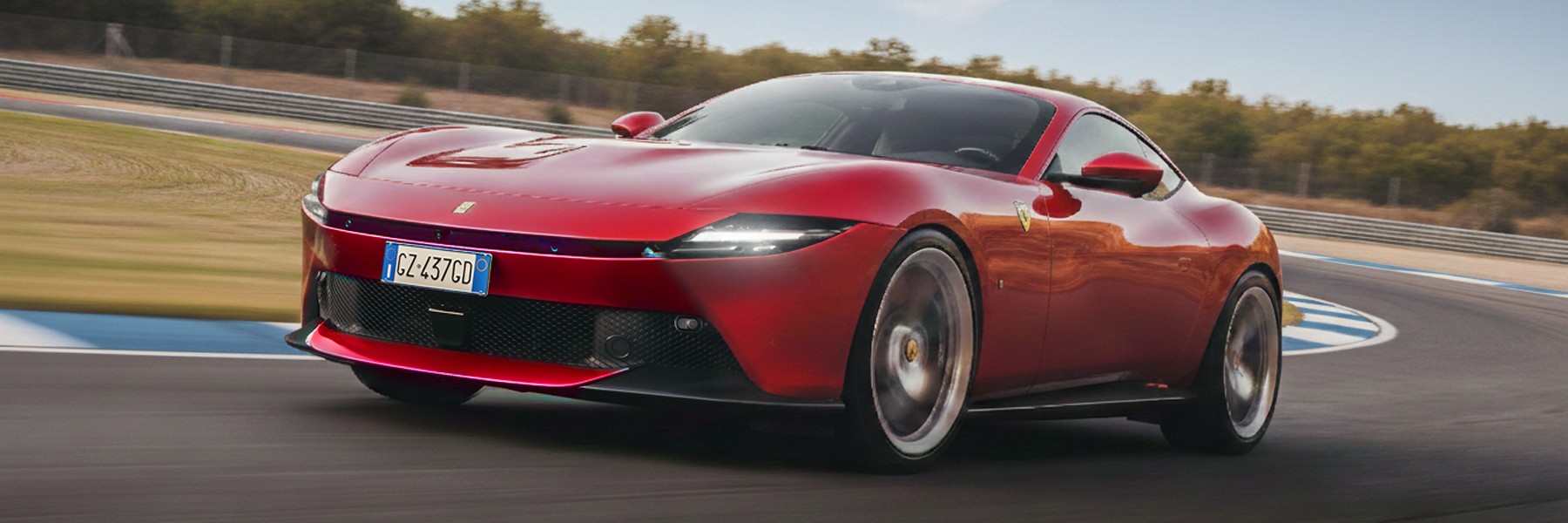 Offrez un stage de pilotage au Circuit du Laquais au volant d'une voiture d'exception la Ferrari Amalfi avec ses 640ch