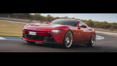 Offrez un stage de pilotage au Circuit du Laquais au volant d'une voiture d'exception la Ferrari Amalfi avec ses 640ch