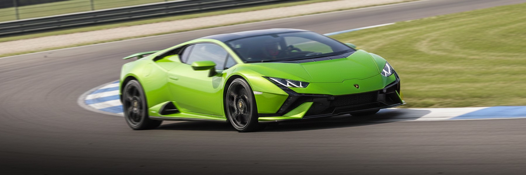 Stage de pilotage Lamborghini Huracan LP640 + Nissan GTR R35 au Circuit du Laquais. Offrez un Bon Cadeau sur circuit.