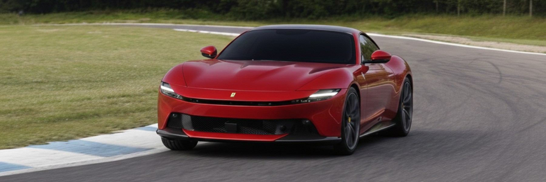 Offrez un stage de pilotage au Circuit du Laquais au volant d'une voiture d'exception la Ferrari Amalfi avec ses 640ch