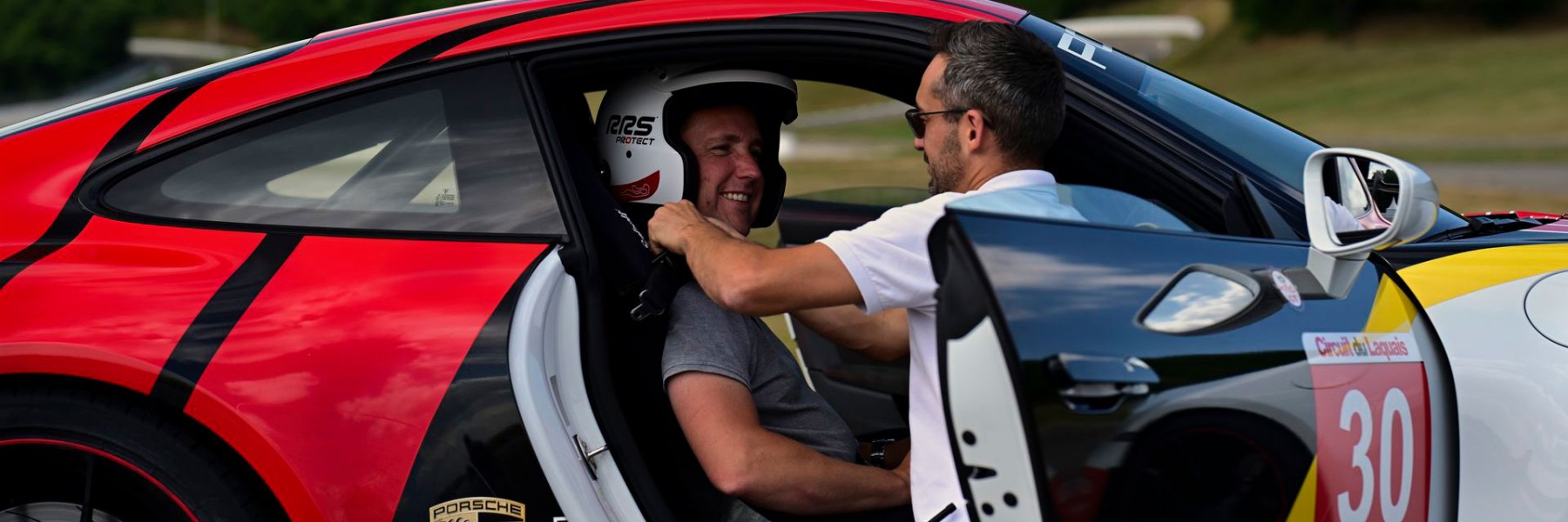 Baptême découverte – Passager Supercar, offrez un bon cadeau au Circuit du Laquais.