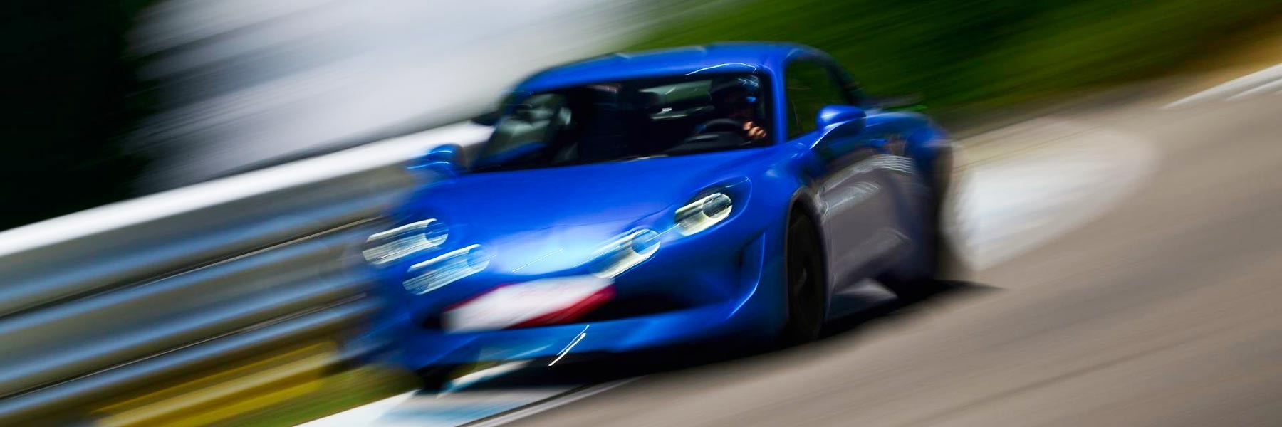 Stage de pilotage Ford Mustang GT + Alpine A110S. Offrez un bon cadeau au Circuit du Laquais.