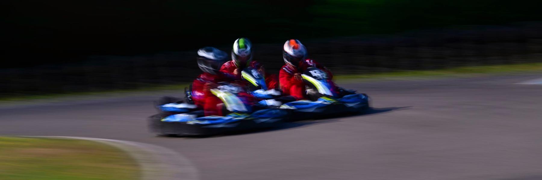 Stage de pilotage multi-activité au Circuit du Laquais. Offrez un bon cadeau pour découvrir le pilotage sur circuit.