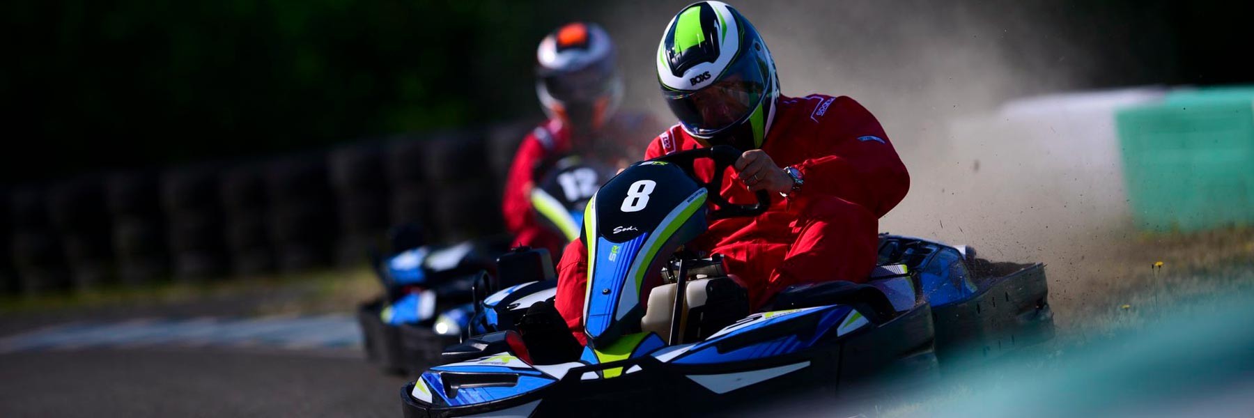 Stage de pilotage multi-activité au Circuit du Laquais. Offrez un bon cadeau pour découvrir le pilotage sur circuit.