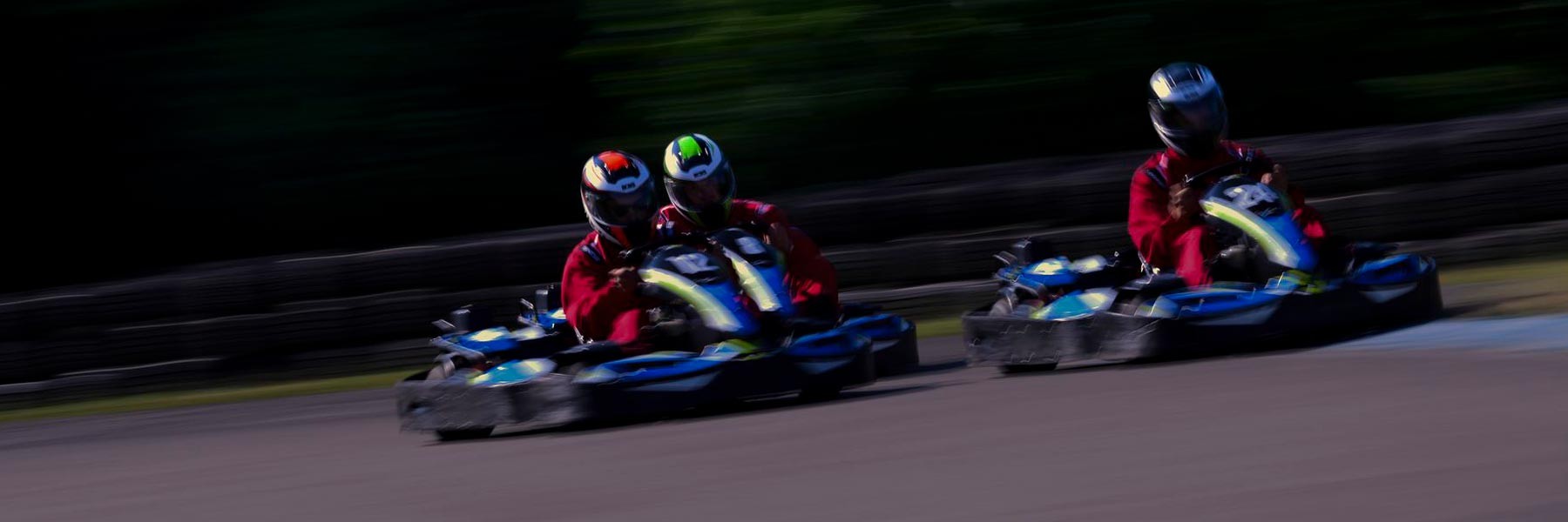 Stage de pilotage multi-activité au Circuit du Laquais. Offrez un bon cadeau pour découvrir le pilotage sur circuit.