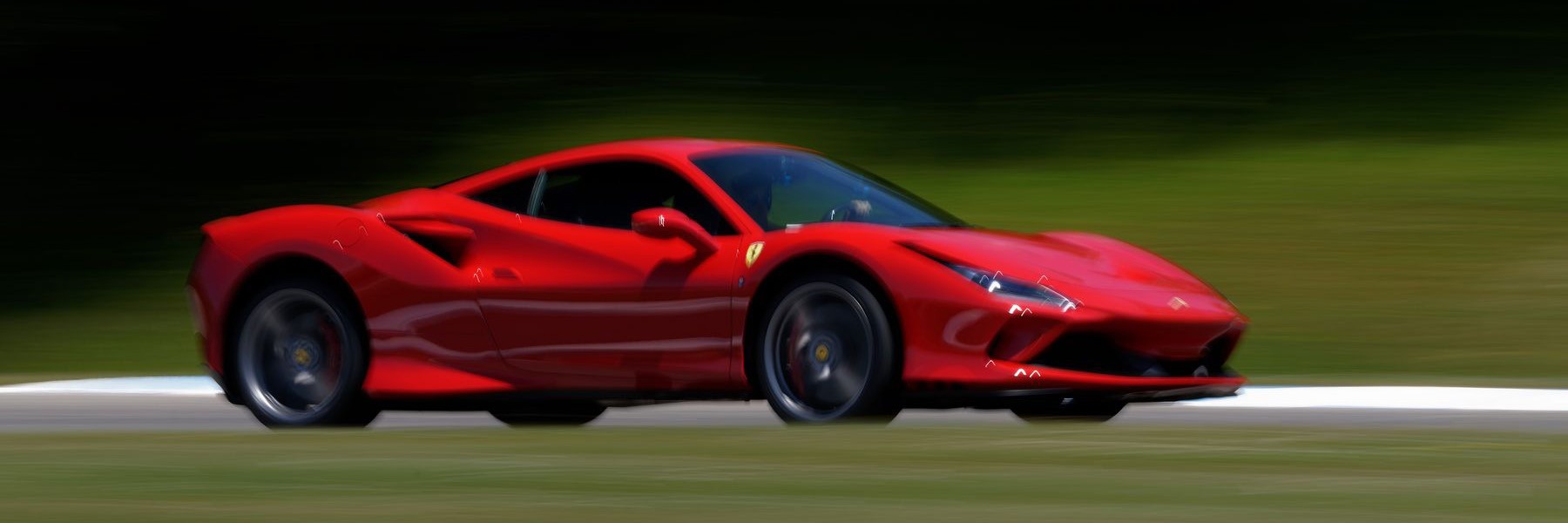 Pilotez une Ferrari F8 Tributo et une Mercedes AMG GT R au Circuit du Laquais. Offrez un bon cadeau valable 1 an
